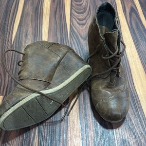 Maurice's size 7 bootie brown lace up lightly worn